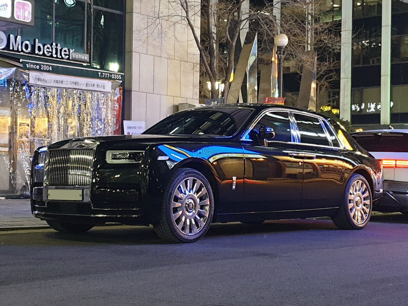 White-glove enclosed transport for Rolls Royce Phantom and ultra-luxury automobiles